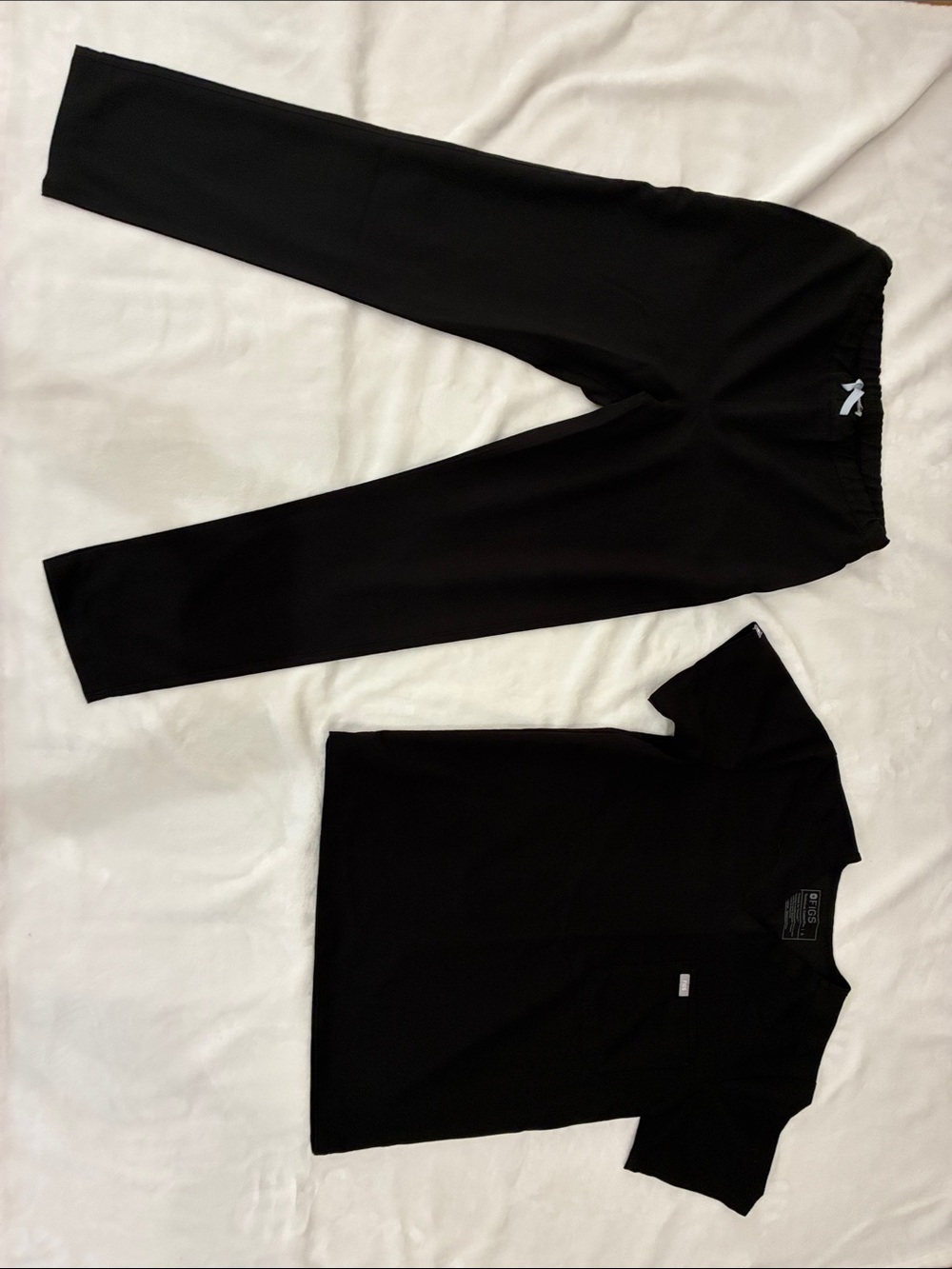 Figs Men's Black Shirt & Jogger Pants